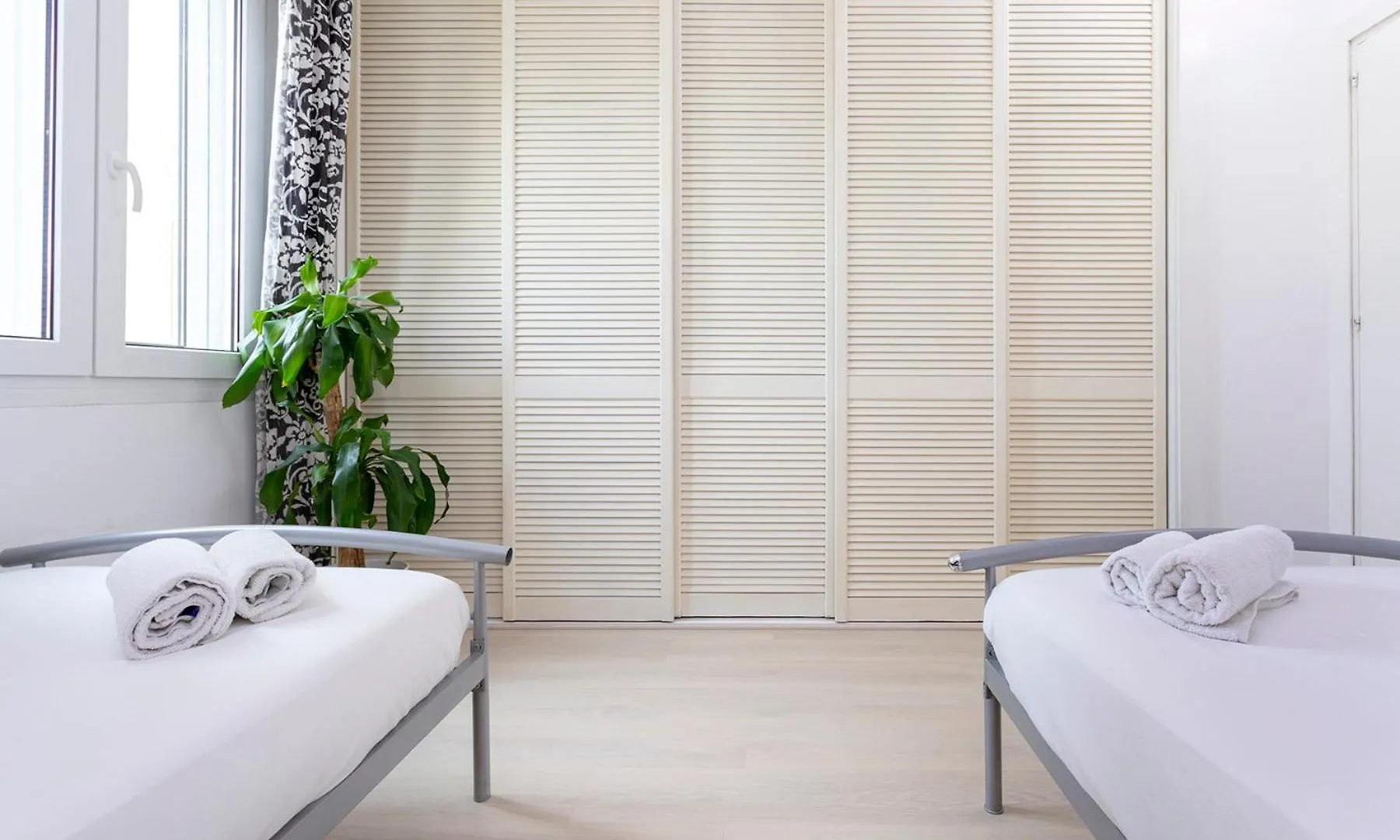 Playamar Flat In The Beach With Pool, Tennis And Paddle Court, Gardens 토레몰리노스 아파트